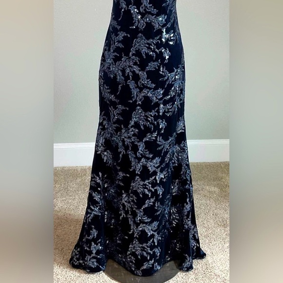 ELIZA J Sequin Embellished Evening Gown Navy Size 4 Mermaid Sequins Velour - Picture 15 of 15